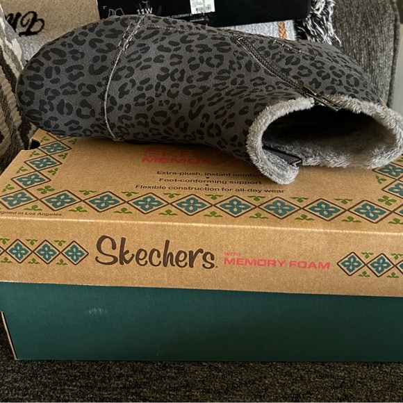 Sketchers Booties. - Picture 2 of 5